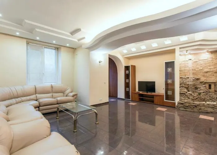 Large 3-Room Apartment With Panoramic City Views And On-Site Parking Included