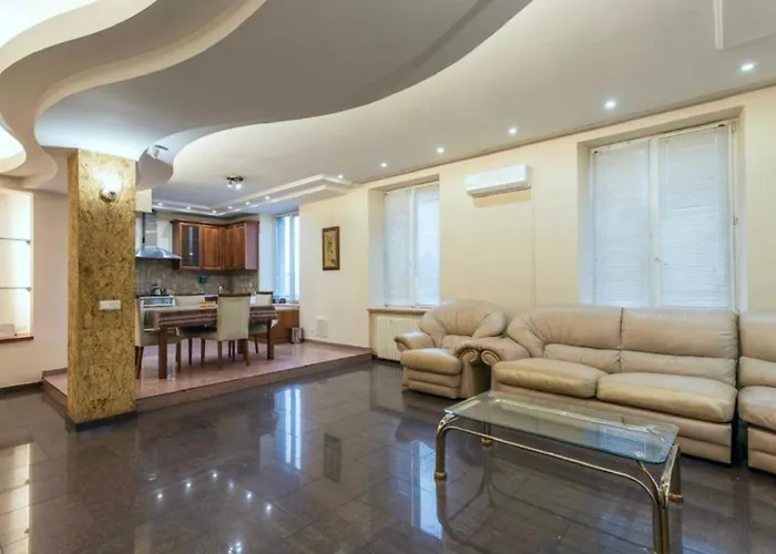 Large 3-Room Apartment With Panoramic City Views And On-Site Parking Included