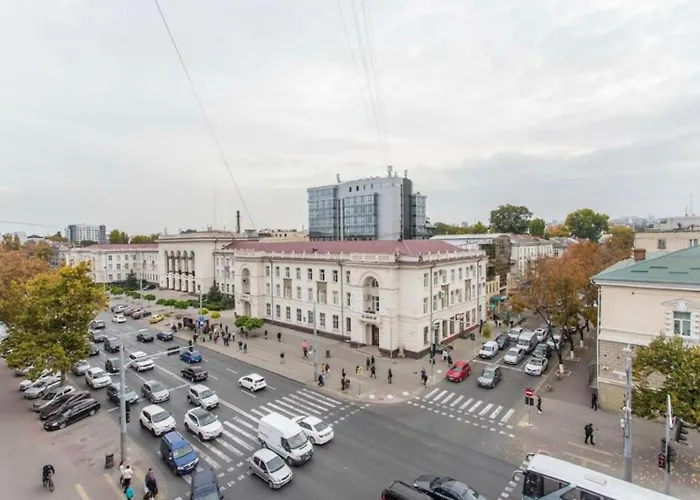 Large 3-Room Apartment With Panoramic City Views And On-Site Parking Included
