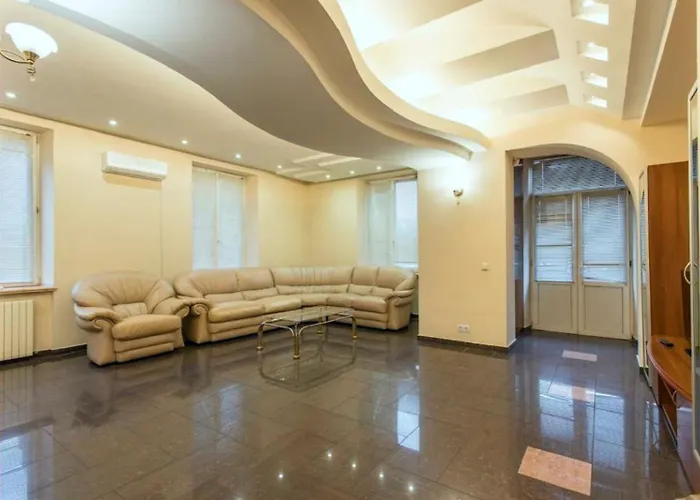 Large 3-Room Apartment With Panoramic City Views And On-Site Parking Included