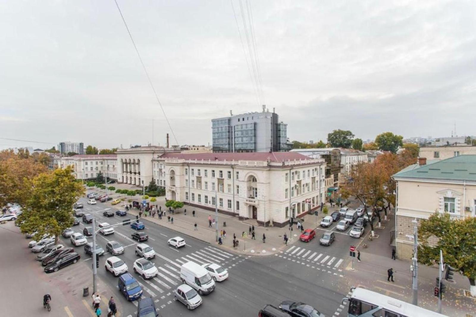 Large 3-room With Panoramic Views And On-site Parking Included